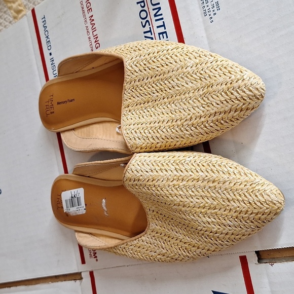 TIME AND TRU SIZE 6.5 SLIP ON SANDLES - Picture 1 of 7